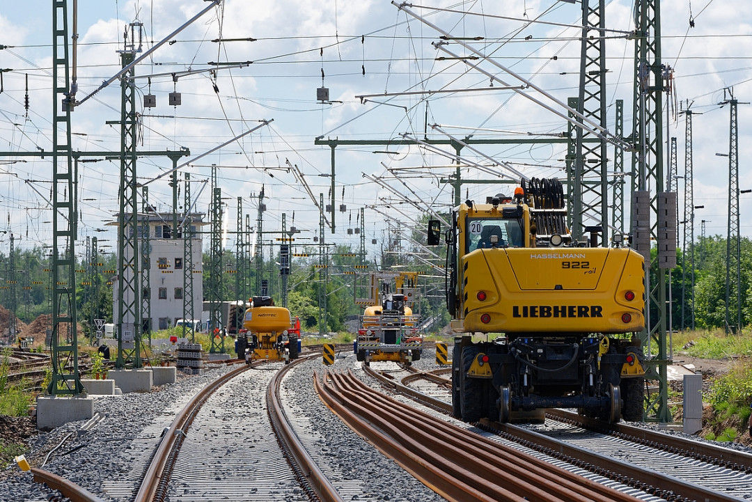 Arbeiten an einer Gleisbaustelle in Deutschland c Hasselmann