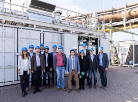 GrInHy2.0 Projekt Team vor dem  Sunfire Hoch-Temperatur Electrolyseur in Salzgitter _Copyright Salzgitter AG_